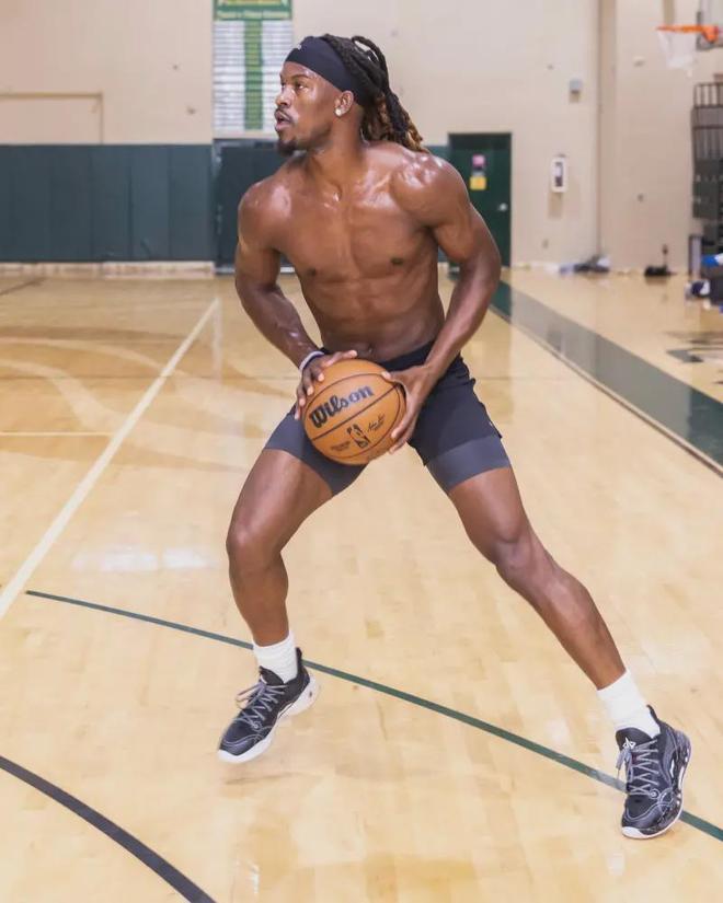 足运动员 足运动员