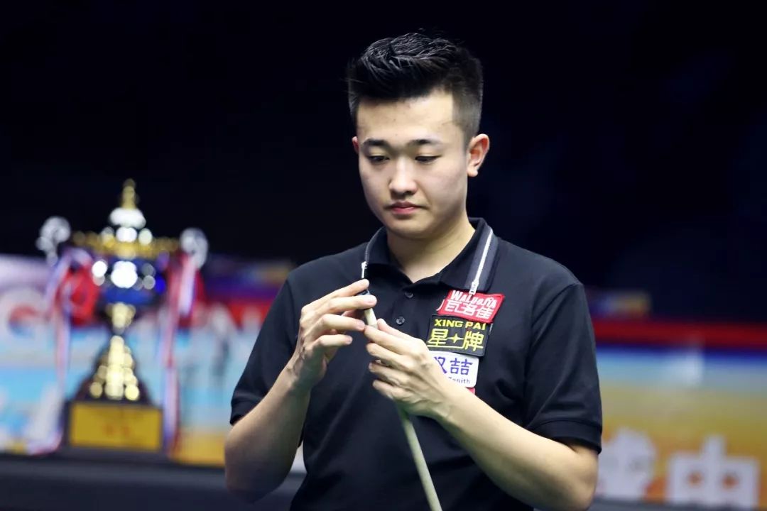 她以一记 她以一记