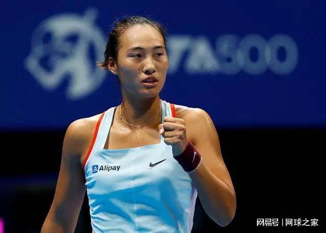 他在开球的 他在开球的