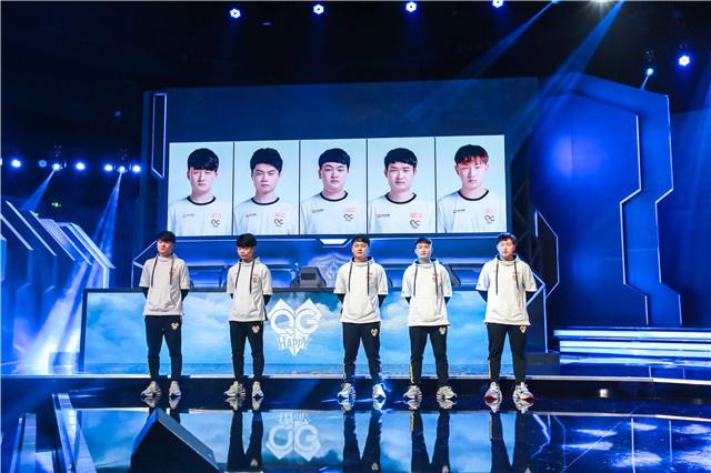 翼装飞行是 翼装飞行是