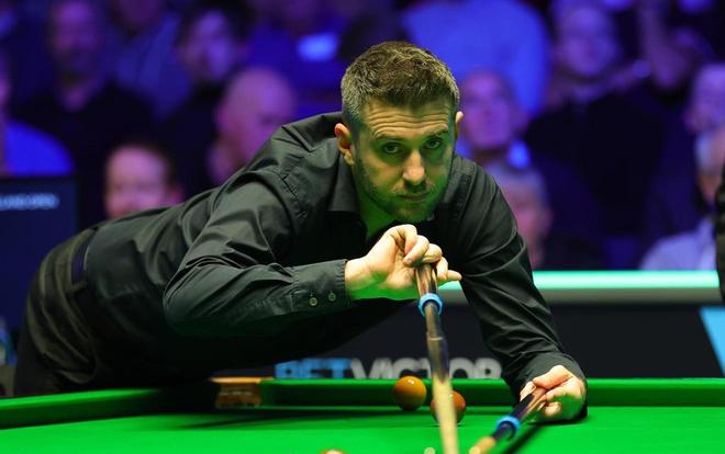 中保持相对 中保持相对